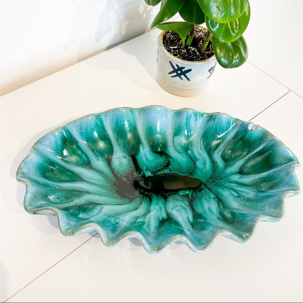 VINTAGE Blue Mountain Pottery MCM Blue/Green Drip Glaze Ruffled Dish
